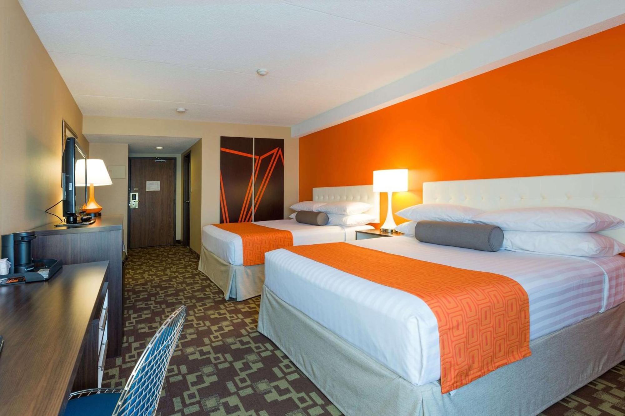 Howard Johnson Plaza By Wyndham By The Falls Niagara Falls Eksteriør billede