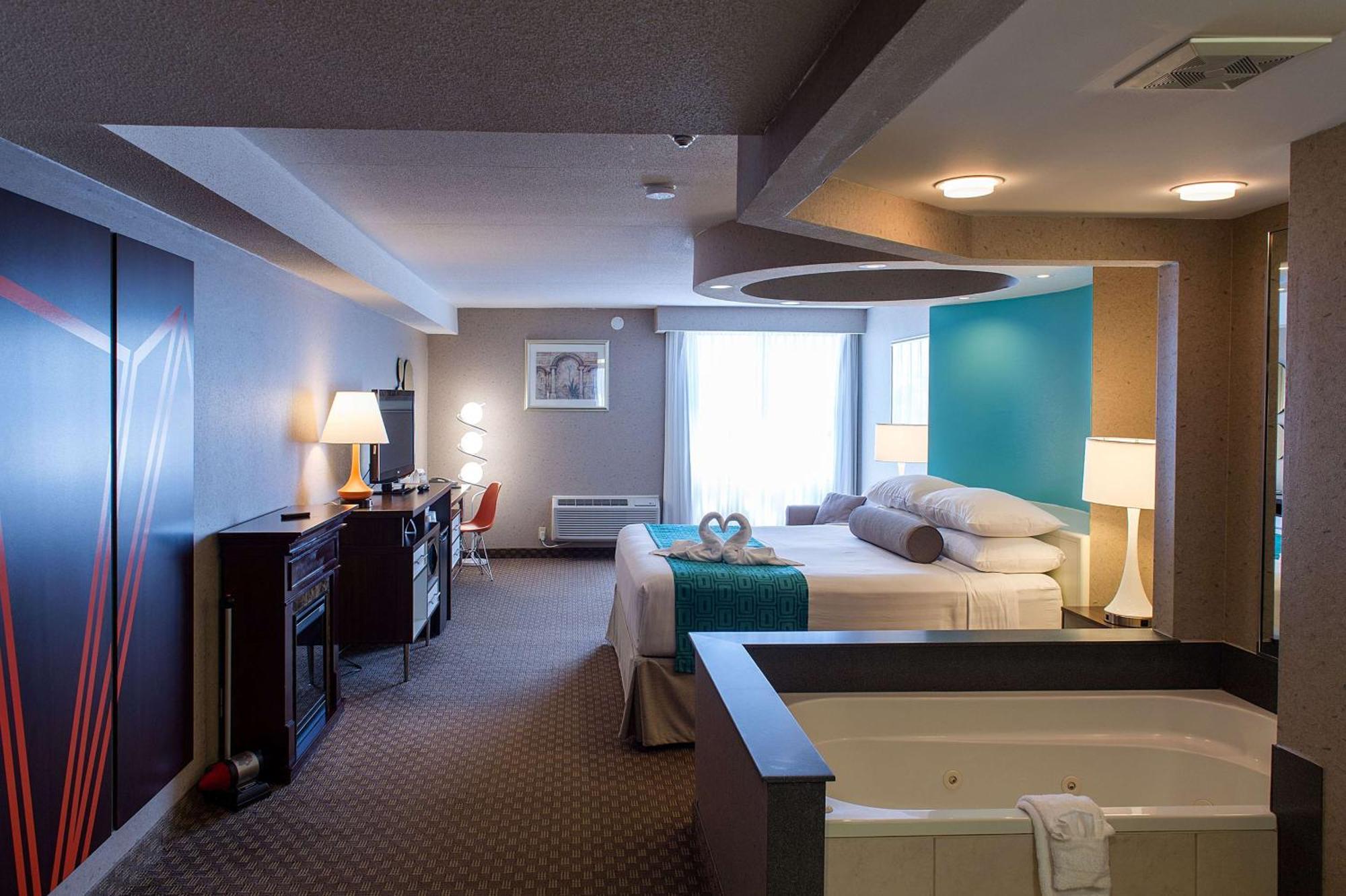 Howard Johnson Plaza By Wyndham By The Falls Niagara Falls Eksteriør billede
