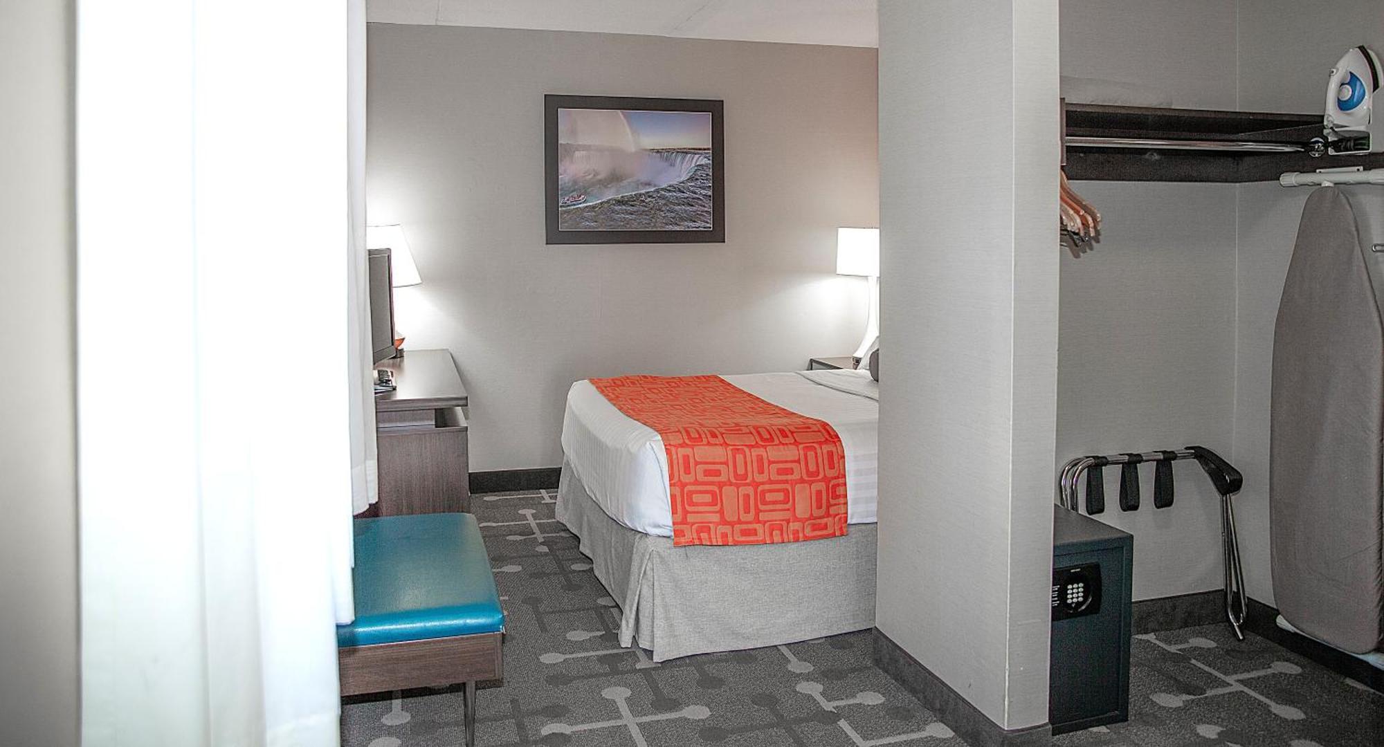 Howard Johnson Plaza By Wyndham By The Falls Niagara Falls Eksteriør billede