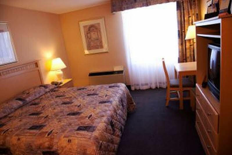 Howard Johnson Plaza By Wyndham By The Falls Niagara Falls Eksteriør billede